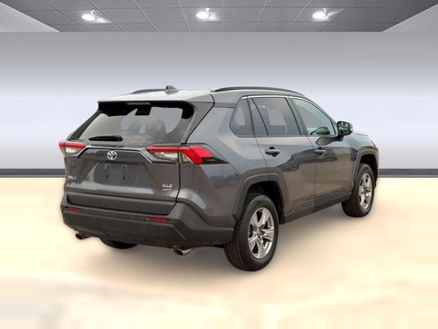 Used 2025 Toyota RAV4 XLE AWD/4WD image 9