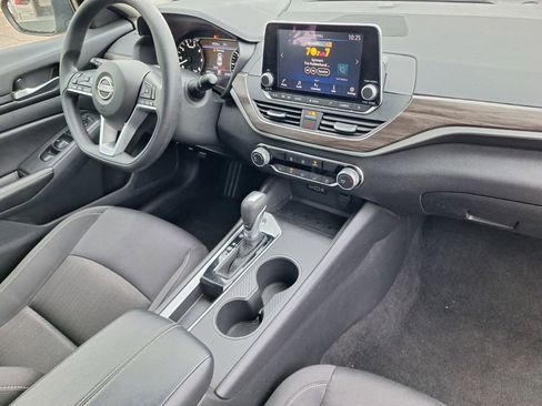 Used 2025 Nissan Altima 2.5 SV FWD image 26