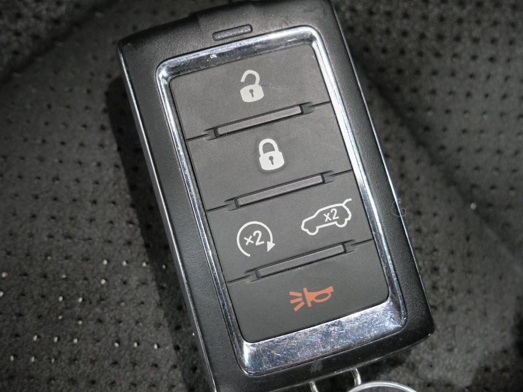 Used 2023 Jeep Grand Cherokee L Laredo AWD/4WD image 27