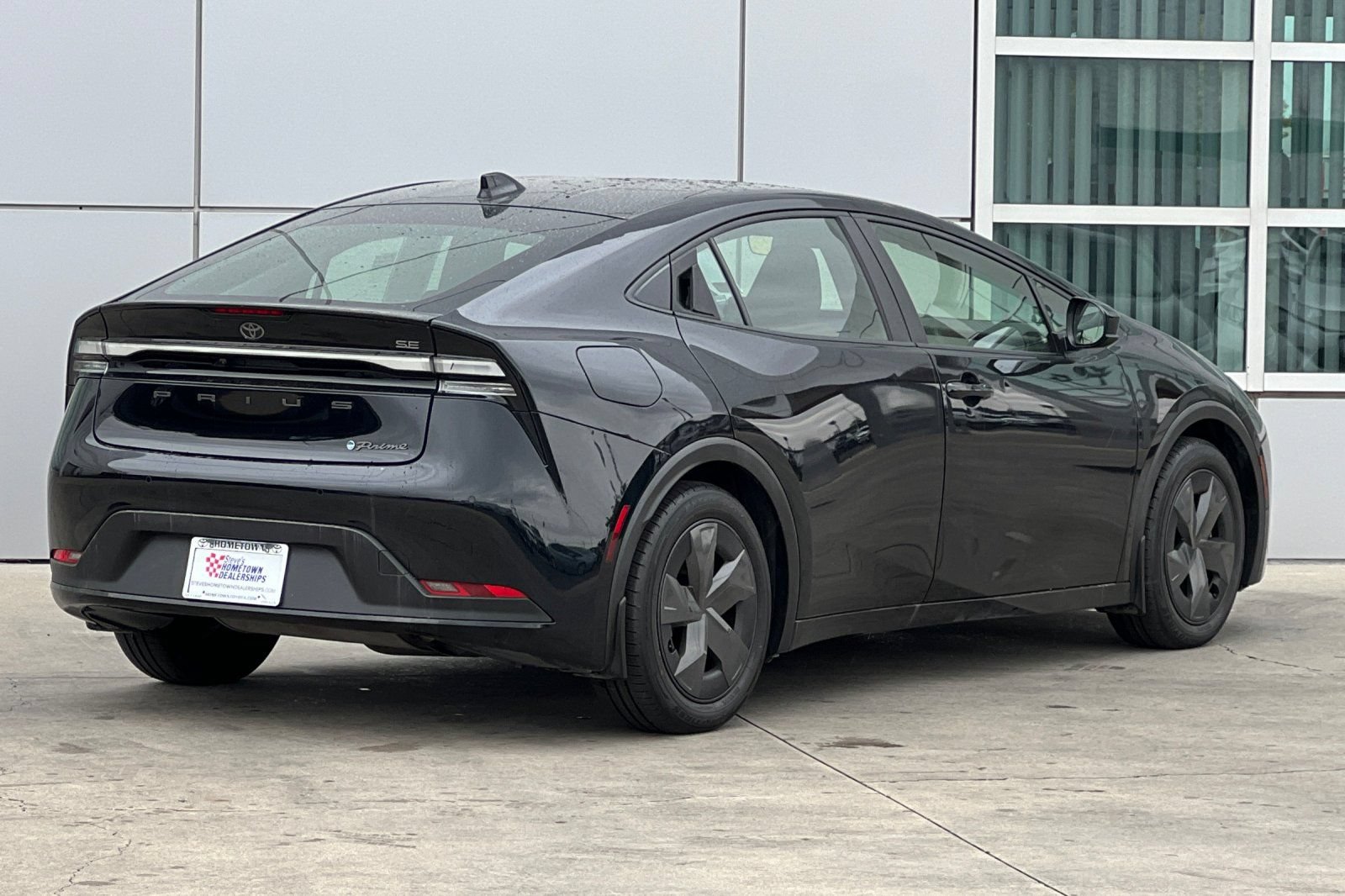 Used 2024 Toyota Prius Prime FWD image 4