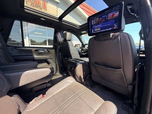 Used 2025 Chevrolet Tahoe High Country AWD/4WD image 45