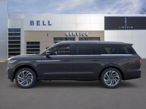 New 2025 Lincoln Navigator L Reserve AWD/4WD image 3