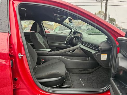 Used 2025 Hyundai Elantra SEL image 10
