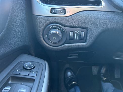 Used 2021 Jeep Cherokee Latitude Lux 80th Anniv w/ Quick Order Package 26U 80TH image 34