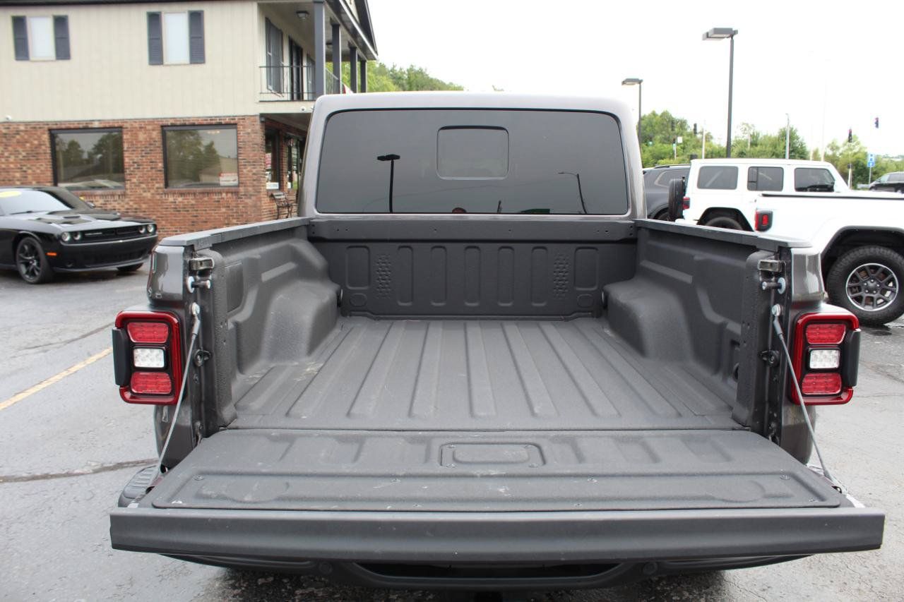 Used 2025 Jeep Gladiator Rubicon AWD/4WD image 13