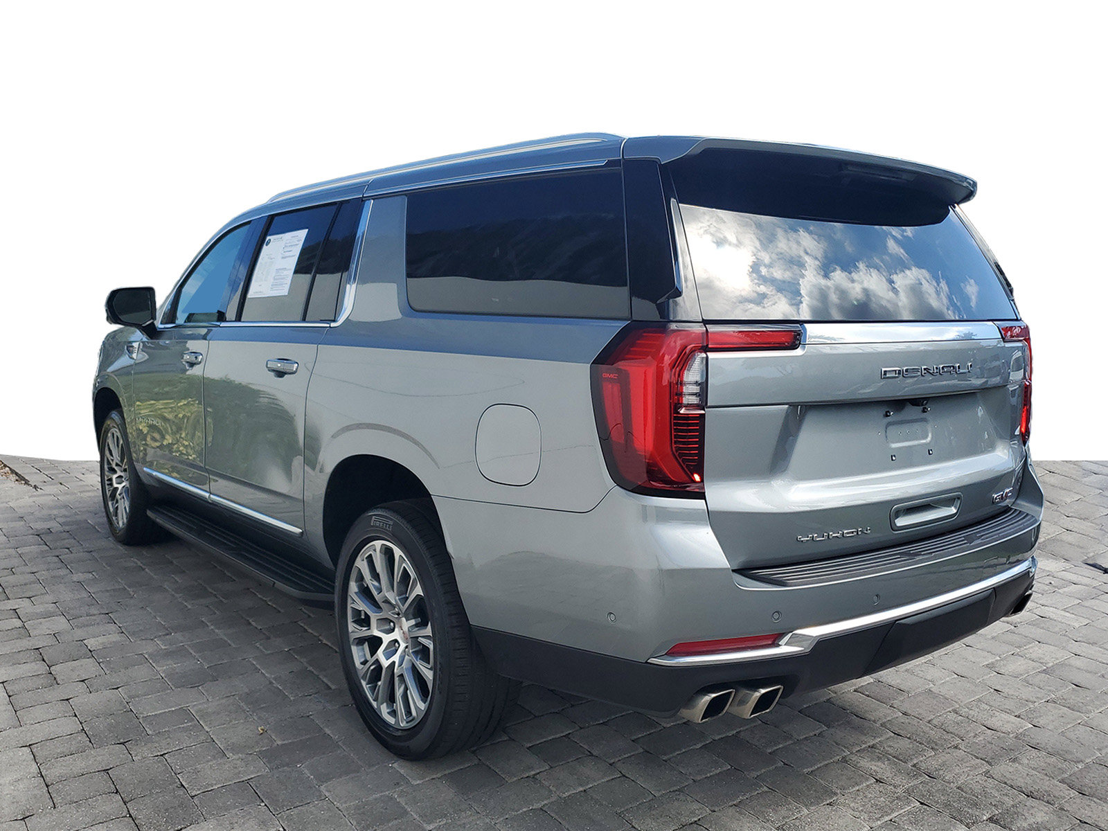 Used 2025 GMC Yukon XL Denali AWD/4WD image 4