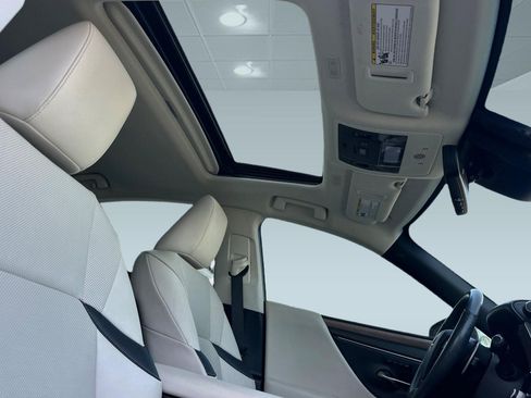 Certified 2025 Lexus ES 350 w/ Premium Package FWD image 32