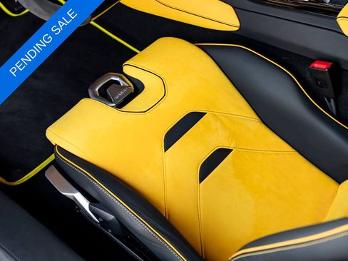 Used 2022 Lamborghini Huracan EVO RWD image 15