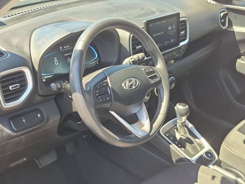 Used 2025 Hyundai Venue SEL FWD image 15