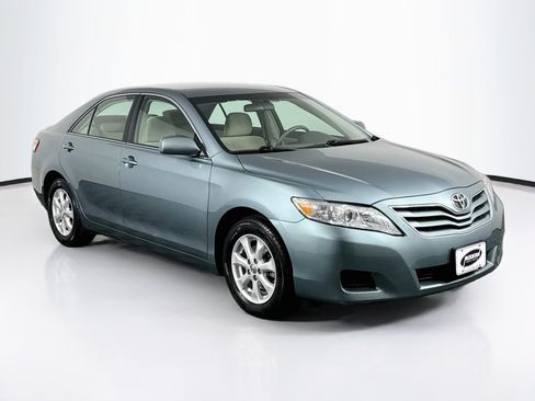 Used 2011 Toyota Camry LE w/ LE Extra-Value Pkg FWD image 2