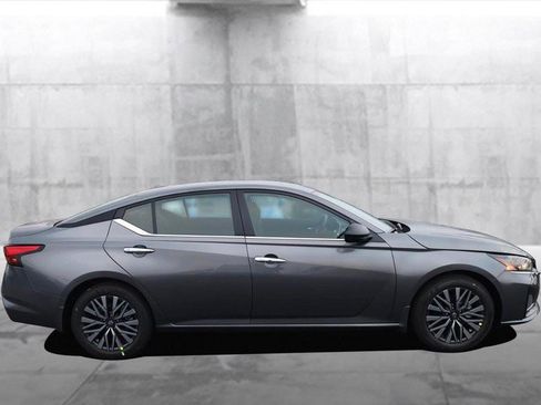 New 2025 Nissan Altima 2.5 SV image 5