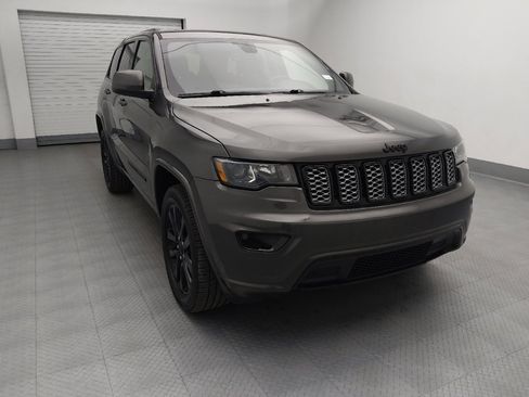 Used 2020 Jeep Grand Cherokee Altitude AWD/4WD image 14