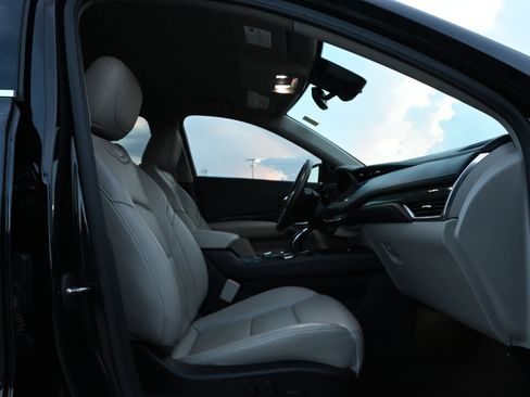 Used 2021 Cadillac XT4 Premium Luxury FWD image 23