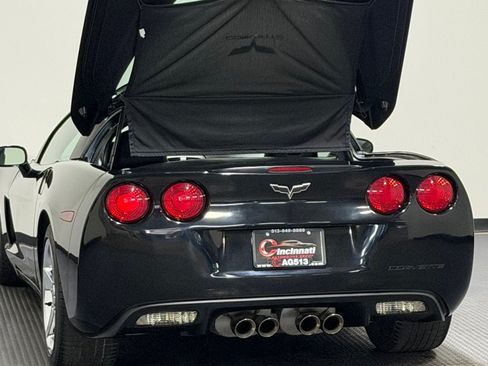 Used 2007 Chevrolet Corvette Coupe w/ Performance Package RWD image 9