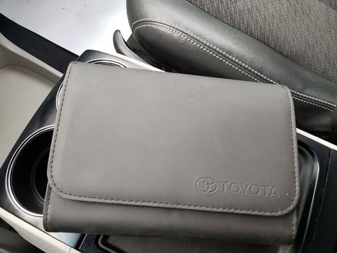 Used 2014 Toyota Sienna SE image 29