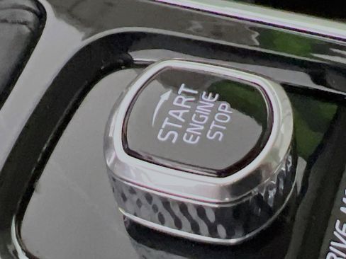 Used 2021 Volvo XC60 T5 Momentum image 23