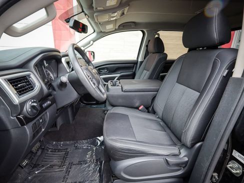 Used 2017 Nissan Titan SV AWD/4WD image 12