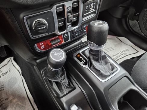 Used 2025 Jeep Wrangler Unlimited Sport AWD/4WD image 35