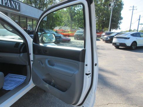 Used 2012 Toyota Tacoma 2WD Regular Cab image 13
