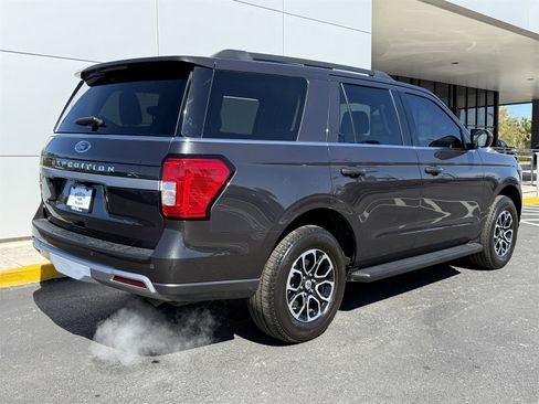 Certified 2024 Ford Expedition XLT image 3