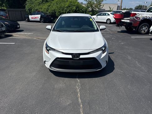 Used 2025 Toyota Corolla LE FWD image 4