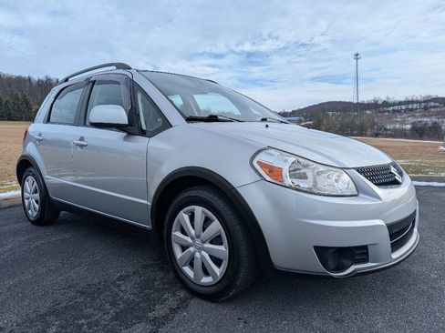 Used 2011 Suzuki SX4 AWD Hatchback image 1