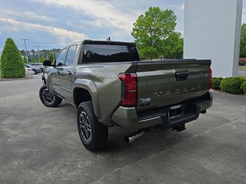 Used 2025 Toyota Tacoma TRD Sport AWD/4WD image 6