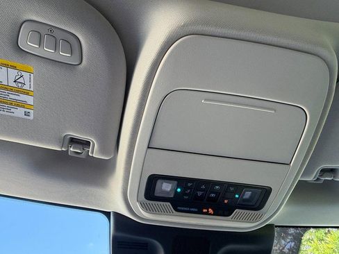Used 2025 Ford Expedition Active AWD/4WD image 60