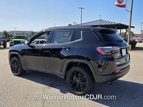 New 2026 Jeep Compass Latitude image 9