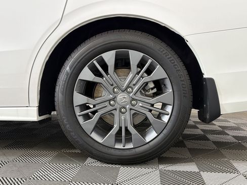 New 2026 Honda Odyssey Touring image 11