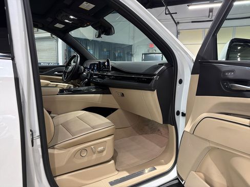 Used 2023 Cadillac Escalade Premium Luxury image 38