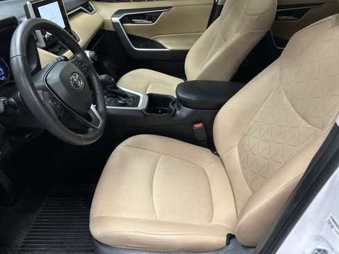 Certified 2025 Toyota RAV4 XLE w/ Convenience Package AWD/4WD image 16