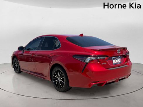 Used 2021 Toyota Camry SE w/ Convenience Package FWD image 5