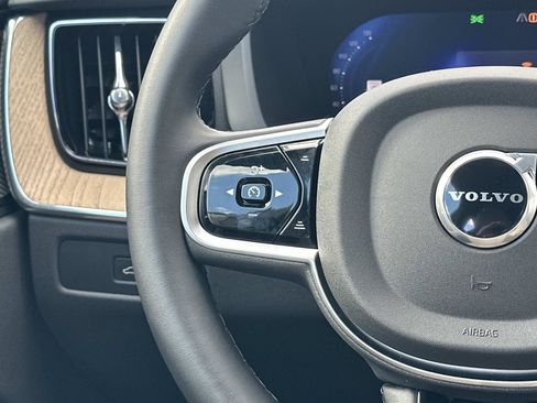 New 2026 Volvo XC60 B5 Plus w/ Climate Package PRO image 8