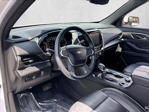 Used 2023 Chevrolet Traverse Premier FWD image 14