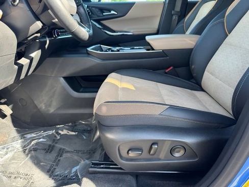 Used 2025 Chevrolet Equinox ACTIV w/ Safety and Technology Package AWD/4WD image 5