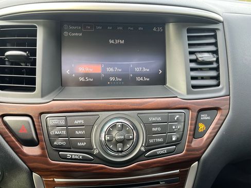 Used 2020 Nissan Pathfinder Platinum image 32