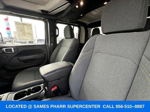 Used 2025 Jeep Gladiator Sport AWD/4WD image 17