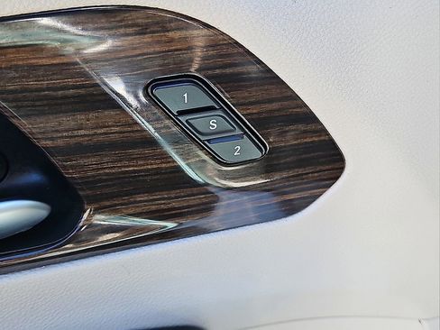 Used 2022 Chrysler Pacifica Limited image 17