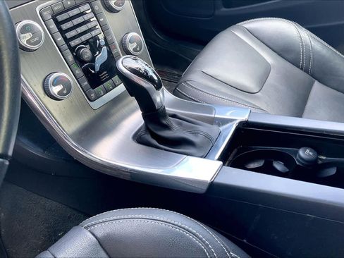 Used 2016 Volvo S60 T5 Premier w/ Convenience Package image 18