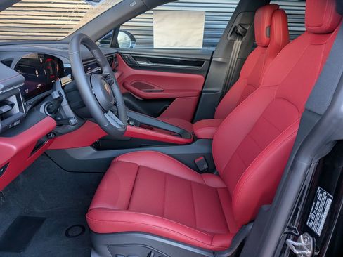 New 2026 Porsche Macan 4 Electric image 5