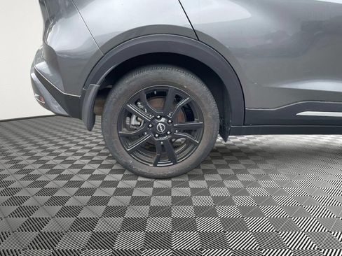 Used 2023 Nissan Kicks SR w/ SR Premium Package FWD image 7