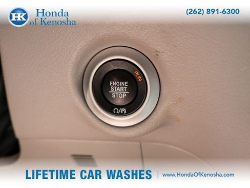 Used 2024 Chrysler Pacifica Touring-L FWD image 20