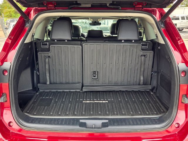 Used 2020 Toyota Highlander XLE FWD image 13