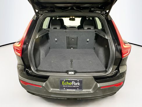 Used 2023 Volvo XC40 B4 Plus FWD image 29