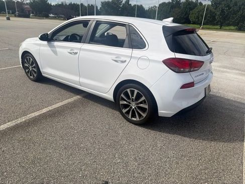 Used 2018 Hyundai Elantra GT w/ Style Package 02 FWD image 13