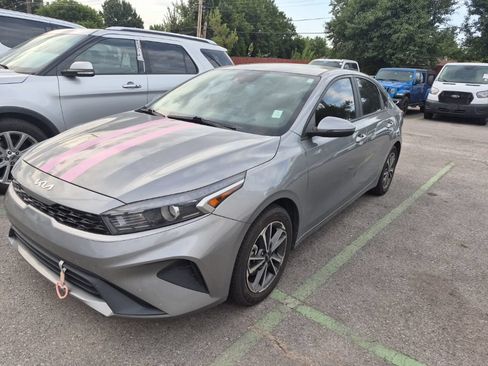 Used 2023 Kia Forte LXS w/ LXS Technology Package FWD image 3