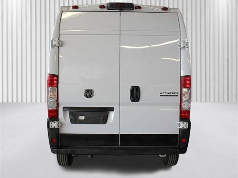 Used 2025 RAM ProMaster 2500 w/ Convenience Group FWD image 4