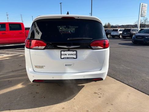 New 2026 Chrysler Voyager LX image 5