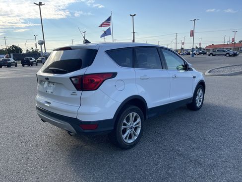 Used 2019 Ford Escape SE FWD image 4